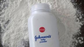 Johnson and Johnson anuncia que dejará de vender su talco para bebés en Estados Unidos y Canadá Johnson and Johnson anuncia que dejará de vender su talco para bebés en Estados Unidos y Canadá