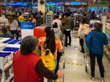 Gobierno restringe venta de productos en cuarentena con nueva definición de "bienes esenciales" Gobierno restringe venta de productos en cuarentena con nueva definición de "bienes esenciales"