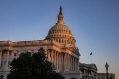 Capitolio de Estados Unidos es cerrado luego que un hombre embistiera con su vehículo a dos policías Capitolio de Estados Unidos es cerrado luego que un hombre embistiera con su vehículo a dos policías