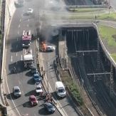 [VIDEO] Vehículo se incendia tras caer de una ruta en Viña del Mar