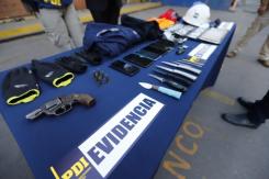 PDI detiene a peligrosa banda que asaltaba usando la modalidad “salida de bancos” PDI detiene a peligrosa banda que asaltaba usando la modalidad “salida de bancos”