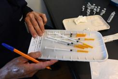 Estudio dice que vacunas Pfizer y Moderna también generan trombosis, aunque "de manera excepcional" Estudio dice que vacunas Pfizer y Moderna también generan trombosis, aunque "de manera excepcional"