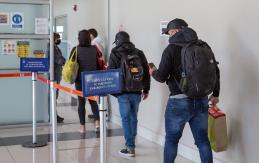 Variante sudafricana de coronavirus está en Chile: fue detectada en viajera que llegó de EE.UU. Variante sudafricana de coronavirus está en Chile: fue detectada en viajera que llegó de EE.UU.