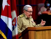 Raúl Castro renuncia como líder del Partido Comunista, poniendo fin a la era Castro en Cuba Raúl Castro renuncia como líder del Partido Comunista, poniendo fin a la era Castro en Cuba