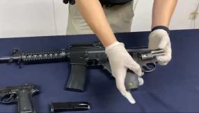 Detienen a cinco sujetos por grabar videoclip con armas de fuego: Uno es un cantante de reggaetón Detienen a cinco sujetos por grabar videoclip con armas de fuego: Uno es un cantante de reggaetón