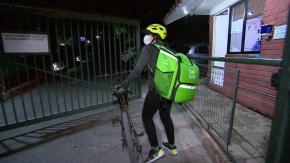 [VIDEO] Reportajes T13: Detrás de los delivery, historias contra reloj