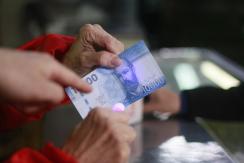 Tercer retiro de AFP: 8 de cada 10 chilenos sacaría su dinero aunque quede sin fondos para pensiones Tercer retiro de AFP: 8 de cada 10 chilenos sacaría su dinero aunque quede sin fondos para pensiones