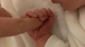 "Luar ha llegado”: Hombre trans da a luz a su primera "hije" en España "Luar ha llegado”: Hombre trans da a luz a su primera "hije" en España