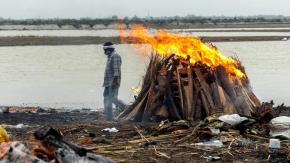 Coronavirus en India: a qué se debe que decenas de cadáveres aparezcan en el río Ganges Coronavirus en India: a qué se debe que decenas de cadáveres aparezcan en el río Ganges