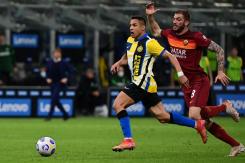 Alexis Sánchez enciende las alarmas tras abandonar con problemas físicos en el Inter Alexis Sánchez enciende las alarmas tras abandonar con problemas físicos en el Inter