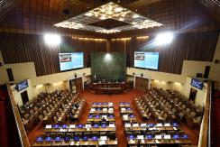 Diputados rechazan impuesto a "super ricos" y aprueban rebaja del IVA Diputados rechazan impuesto a "super ricos" y aprueban rebaja del IVA