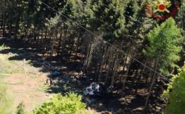Ocho muertos y dos heridos graves en la caída de un teleférico en Italia Ocho muertos y dos heridos graves en la caída de un teleférico en Italia