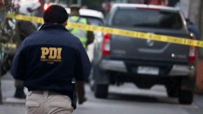 PDI investiga asesinato de hombre al interior de un bus Transantiago tras recibir un disparo PDI investiga asesinato de hombre al interior de un bus Transantiago tras recibir un disparo