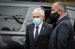 Presidente Piñera abandona anticipadamente funeral de carabinero tras ser increpado por familiares Presidente Piñera abandona anticipadamente funeral de carabinero tras ser increpado por familiares