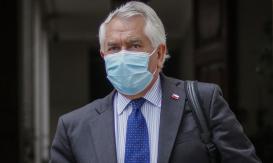 Paris explica decisión de suspender vacunación con Astrazeneca en menores de 45 años Paris explica decisión de suspender vacunación con Astrazeneca en menores de 45 años
