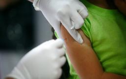 Niña de 4 años fue vacunada por error contra el COVID-19: debía recibir la de la influenza Niña de 4 años fue vacunada por error contra el COVID-19: debía recibir la de la influenza