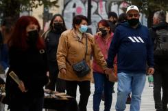 Dr. O’Ryan afirma que Chile con vacunas "debería mostrar hacia agosto-septiembre una caída de casos" Dr. O’Ryan afirma que Chile con vacunas "debería mostrar hacia agosto-septiembre una caída de casos"