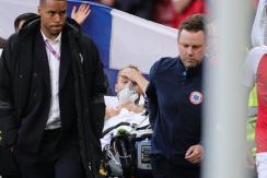 UEFA informa que Eriksen fue estabilizado en un hospital y está despierto UEFA informa que Eriksen fue estabilizado en un hospital y está despierto