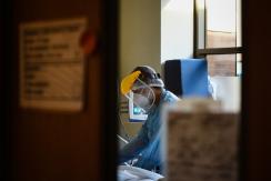 Muere TENS de Hospital Félix Bulnes tras contagiarse de COVID-19 Muere TENS de Hospital Félix Bulnes tras contagiarse de COVID-19
