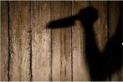 Hombre es condenado a 15 años de cárcel por comerse a su mamá con su perro Hombre es condenado a 15 años de cárcel por comerse a su mamá con su perro