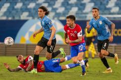 Prensa uruguaya reconoce paridad en duelo y afirma que "al menos" empataron con La Roja Prensa uruguaya reconoce paridad en duelo y afirma que "al menos" empataron con La Roja