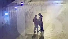 Cuerpo calcinado en Santiago Centro: cámaras de seguridad captan momentos previos al ataque Cuerpo calcinado en Santiago Centro: cámaras de seguridad captan momentos previos al ataque