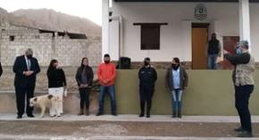 Argentina: Perro orinó a intendenta en un acto oficial y se hizo viral Argentina: Perro orinó a intendenta en un acto oficial y se hizo viral