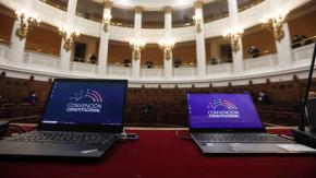 Gobierno y polémica por constituyentes: "No podemos autorizar a saltarse las normas del aforo" Gobierno y polémica por constituyentes: "No podemos autorizar a saltarse las normas del aforo"