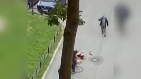 Un héroe: Hombre cubre con su cuerpo a perro para protegerlo del ataque de dos feroces pitbull Un héroe: Hombre cubre con su cuerpo a perro para protegerlo del ataque de dos feroces pitbull