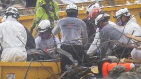 Derrumbe en Miami: el bombero que sacó de los escombros del edificio de Surffide a su hija fallecida Derrumbe en Miami: el bombero que sacó de los escombros del edificio de Surffide a su hija fallecida