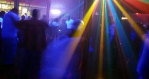Fiesta clandestina deja 13 detenidos en Quilicura: Varios asistentes escaparon en sus vehículos Fiesta clandestina deja 13 detenidos en Quilicura: Varios asistentes escaparon en sus vehículos