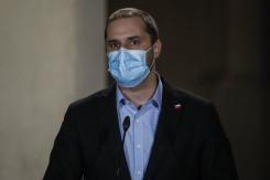 Gobierno por tercera vacuna de presidente de Clínica Las Condes: “Nadie se puede saltar la fila” Gobierno por tercera vacuna de presidente de Clínica Las Condes: “Nadie se puede saltar la fila”