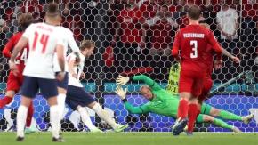 Eurocopa 2020: UEFA multa a Inglaterra por el láser usado contra el portero de Dinamarca Eurocopa 2020: UEFA multa a Inglaterra por el láser usado contra el portero de Dinamarca