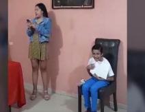Ante cancelación: Familia se hizo viral al simular ceremonia de graduación para su hijo Ante cancelación: Familia se hizo viral al simular ceremonia de graduación para su hijo