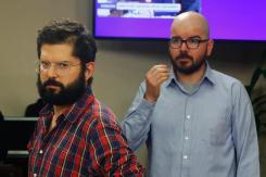 Frente Amplio se despliega contra Jadue tras críticas a Boric: Jackson acusa "campaña sucia" Frente Amplio se despliega contra Jadue tras críticas a Boric: Jackson acusa "campaña sucia"