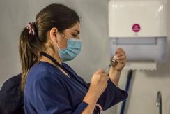 Entre trabajo remunerado y no remunerado, las mujeres suman 12 horas más que los hombres a la semana Entre trabajo remunerado y no remunerado, las mujeres suman 12 horas más que los hombres a la semana