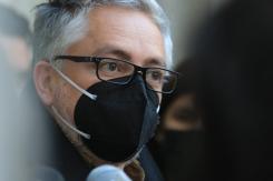 “No me parece tan malo”: Baradit cree “conveniente” que constituyentes de derecha sean increpados “No me parece tan malo”: Baradit cree “conveniente” que constituyentes de derecha sean increpados