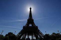 La torre Eiffel reabre tras más de ocho meses cerrada por la pandemia La torre Eiffel reabre tras más de ocho meses cerrada por la pandemia
