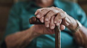 Anciano de 80 años es encontrado muerto con un mensaje en el pecho: "Toco a niñas pequeñas" Anciano de 80 años es encontrado muerto con un mensaje en el pecho: "Toco a niñas pequeñas"