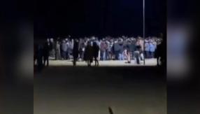 Masiva fiesta clandestina reunió a cerca de 500 personas en Cachagua: evento terminó sin detenidos Masiva fiesta clandestina reunió a cerca de 500 personas en Cachagua: evento terminó sin detenidos