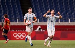 "Adiós hermanitos": La burla del brasileño Douglas Luiz tras eliminación de Argentina de Tokio 2020 "Adiós hermanitos": La burla del brasileño Douglas Luiz tras eliminación de Argentina de Tokio 2020