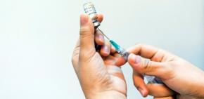 Calendario de vacunación contra el coronavirus: Revisa a quiénes les corresponde desde este lunes Calendario de vacunación contra el coronavirus: Revisa a quiénes les corresponde desde este lunes