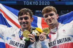 Se hizo viral: Medallista olímpico es captado tejiendo mientras veía final en Tokio 2020 Se hizo viral: Medallista olímpico es captado tejiendo mientras veía final en Tokio 2020