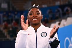 Simone Biles, una de las protagonistas de Tokio 2020, recibió regalo de caricaturista chileno Simone Biles, una de las protagonistas de Tokio 2020, recibió regalo de caricaturista chileno