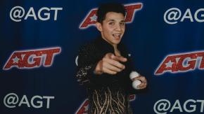 La historia de "Showman", el malabarista chileno que clasificó en America's Got Talent La historia de "Showman", el malabarista chileno que clasificó en America's Got Talent