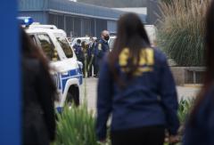 PDI suspende a 3 funcionarios tras vuelco en caso de funcionaria baleada y muerta en La Granja PDI suspende a 3 funcionarios tras vuelco en caso de funcionaria baleada y muerta en La Granja