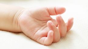Bebé de 10 meses muere ahogado en una tina: Su madre de 19 años se durmió con él en brazos Bebé de 10 meses muere ahogado en una tina: Su madre de 19 años se durmió con él en brazos