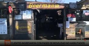 [VIDEO] Dueño de local enfureció por clientes con "pases de movilidad" falsos