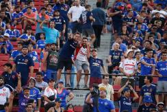Sin abrazos: el estricto protocolo para el retorno de los hinchas a los estadios chilenos Sin abrazos: el estricto protocolo para el retorno de los hinchas a los estadios chilenos