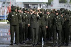 Ejército indonesio pone fin a las "pruebas de virginidad" para las reclutas Ejército indonesio pone fin a las "pruebas de virginidad" para las reclutas